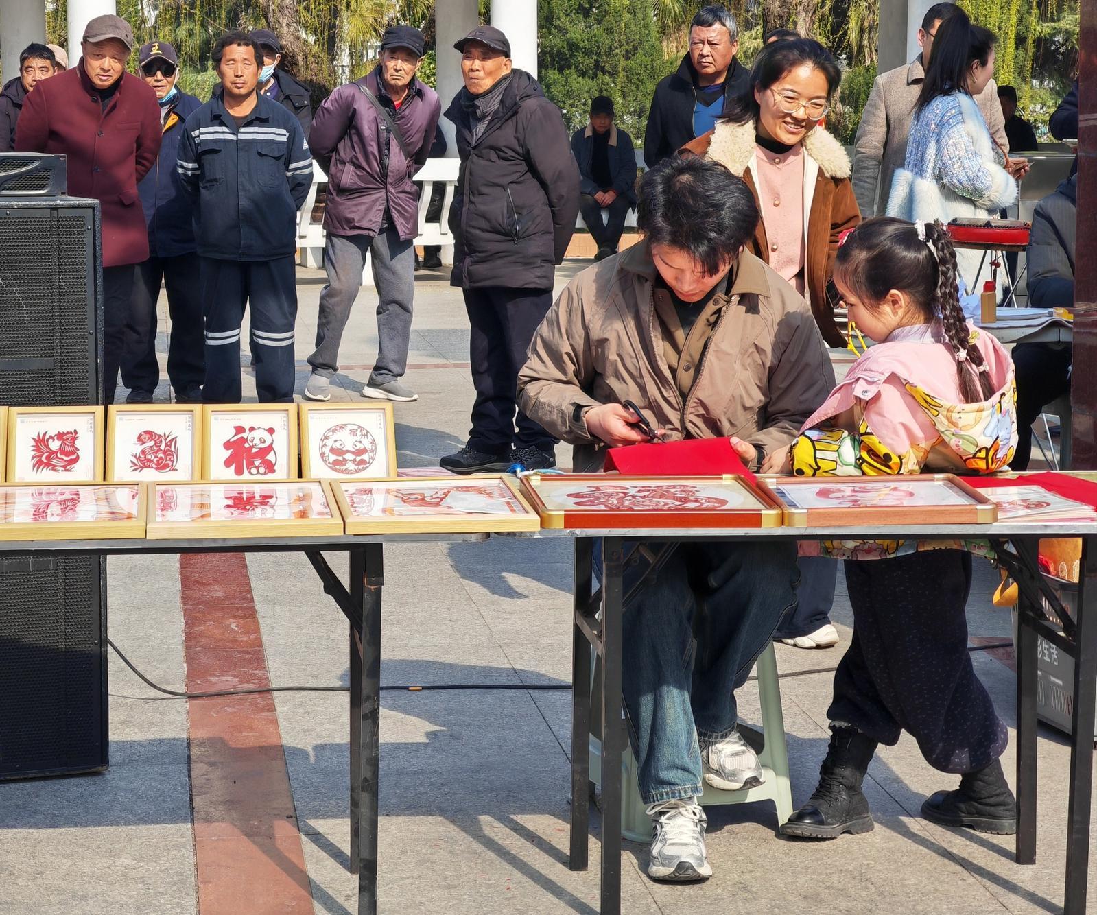 剪纸。何雪峰 摄
