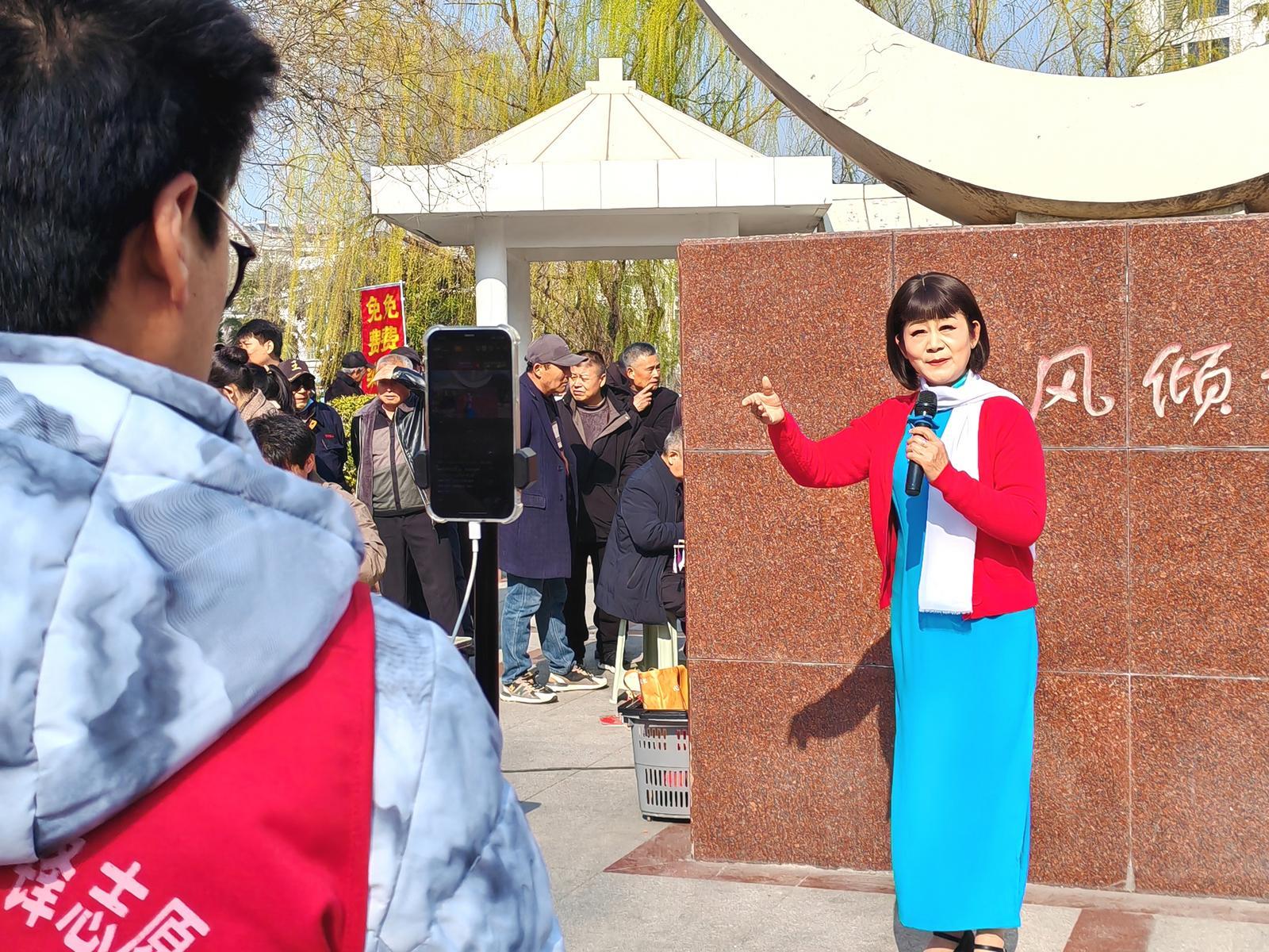 花鼓戏表演。何雪峰 摄