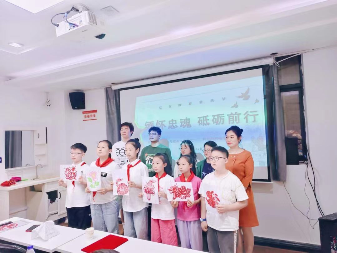 蚌埠市大学生志愿者与红领巾讲解员开展“红色故事我来讲”主题宣讲活动。