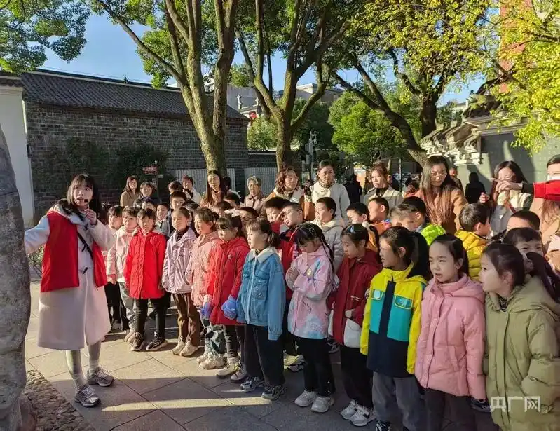 六尺巷“宝妈宣讲队”宣讲（资料图，安徽省委讲师团供图）
