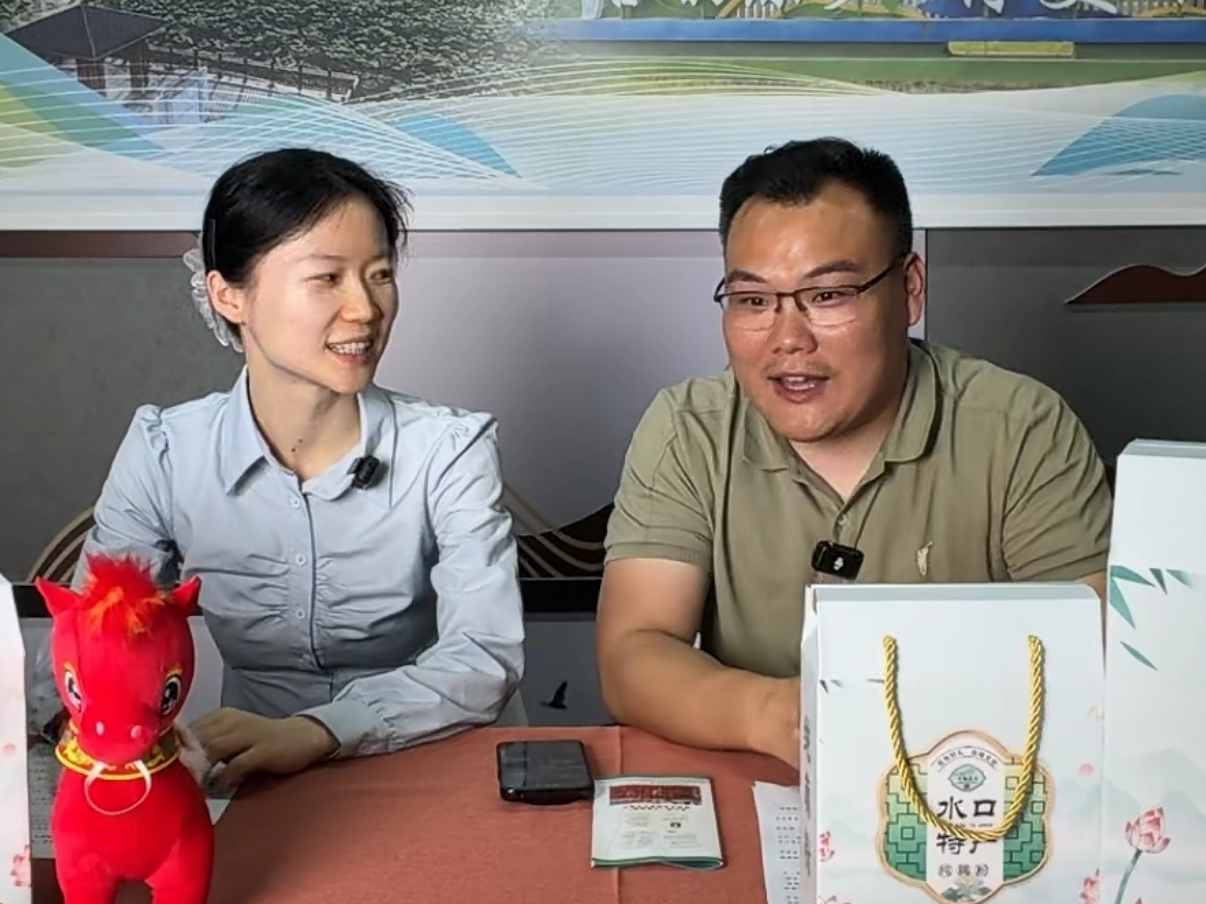 “水口呇呇”直播间介绍水口镇农特产品。